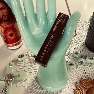 Anastasia Brow Freeze Gel in Black Box